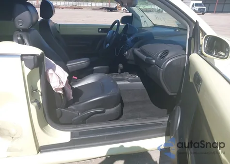 2006 Volkswagen New Beetle 2.5 из США, поврежденный, VIN 3VWRF31Y76M306837